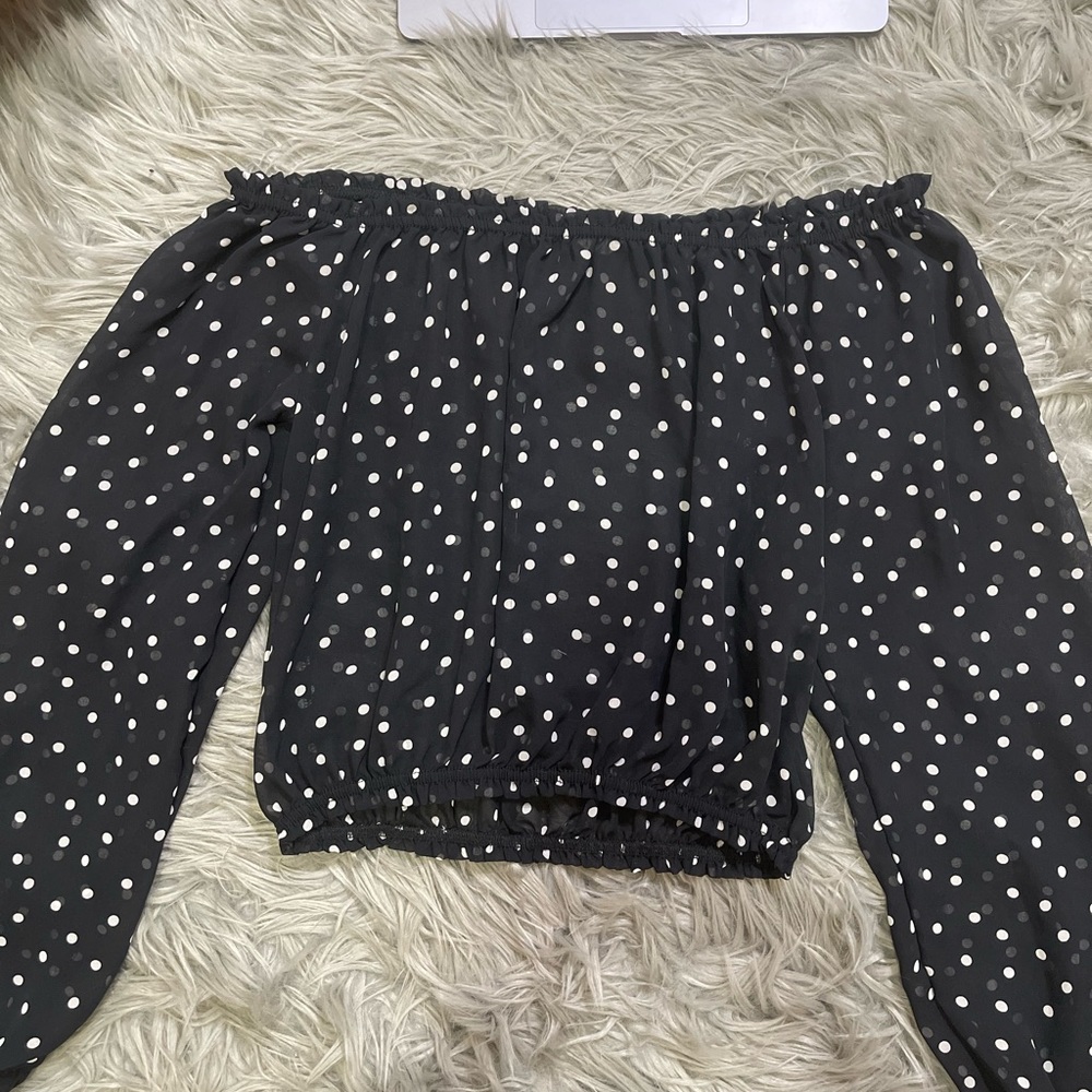 DEB off the shoulder polka dot top